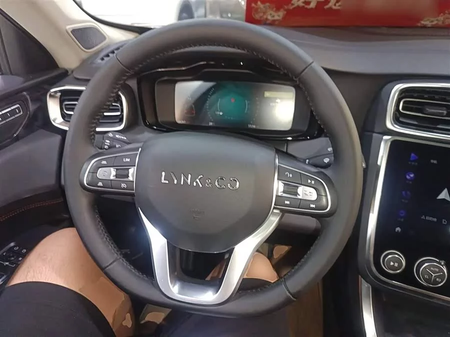 Lynk & Co 01