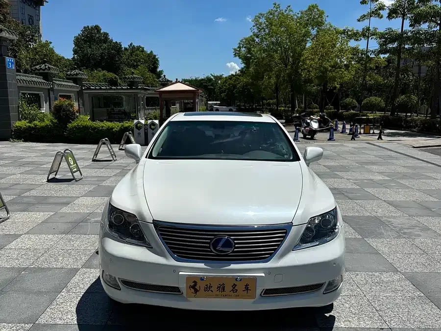 Lexus LS