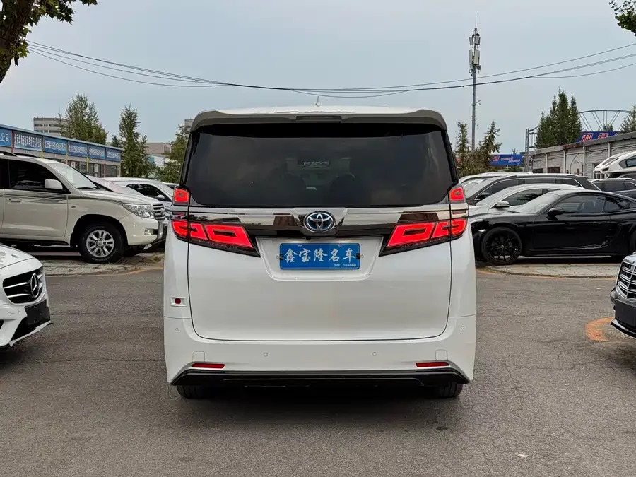 Toyota Crown Vellfire