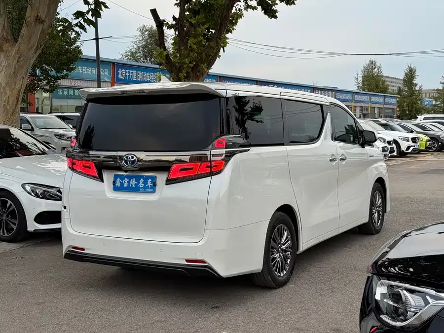 Toyota Crown Vellfire