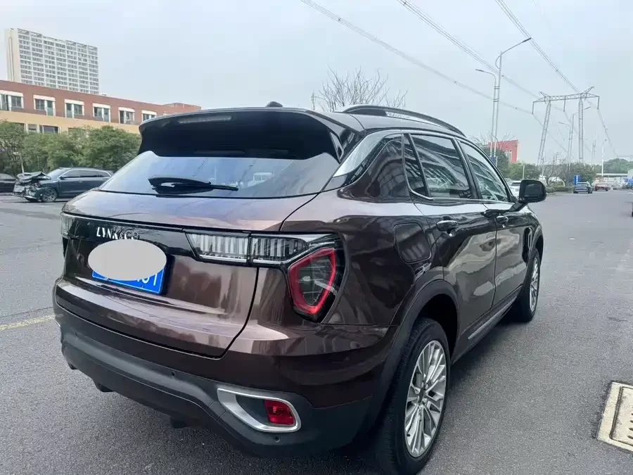 Lynk & Co 01