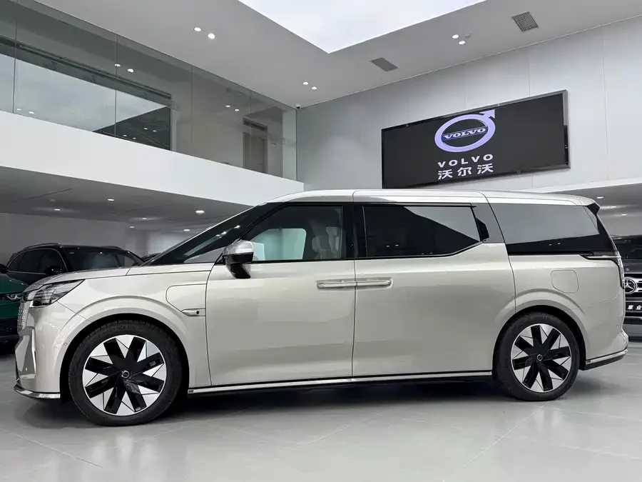 Volvo EM90