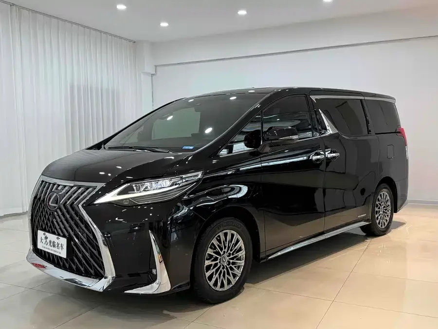 Lexus LM
