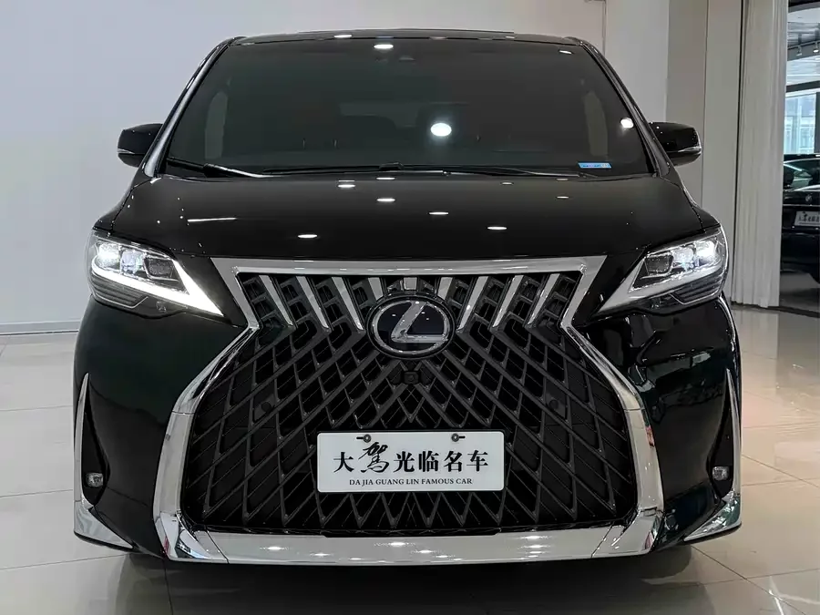 Lexus LM
