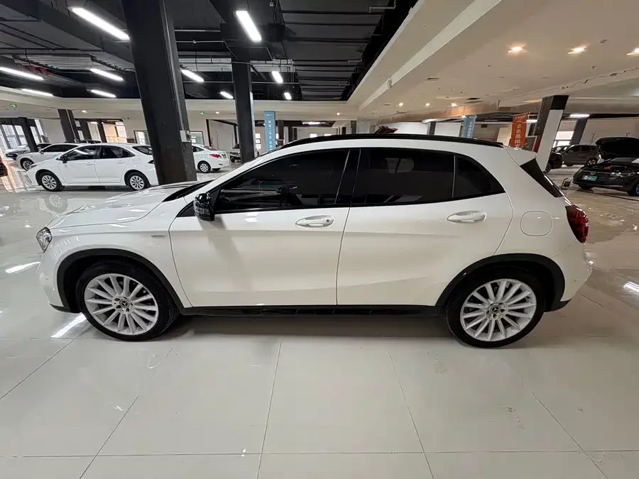 Mercedes Benz GLA