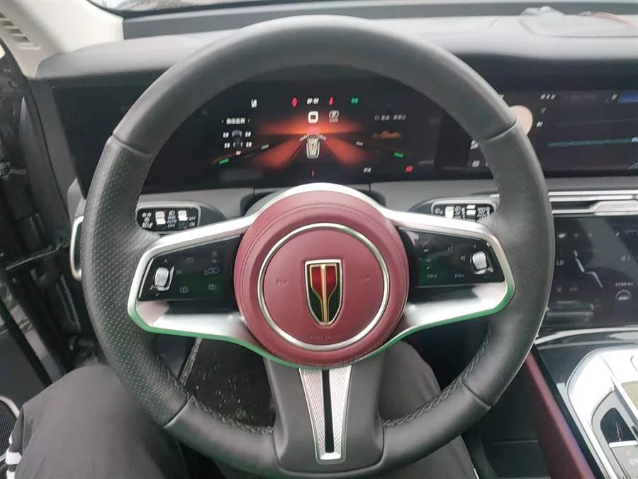 Hongqi E-HS9