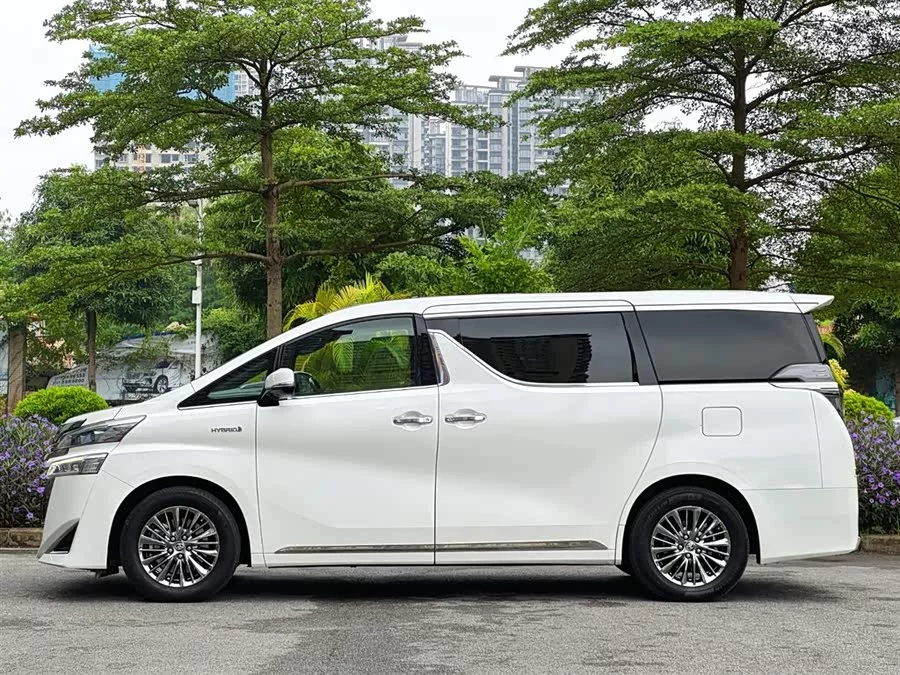 Toyota Crown Vellfire