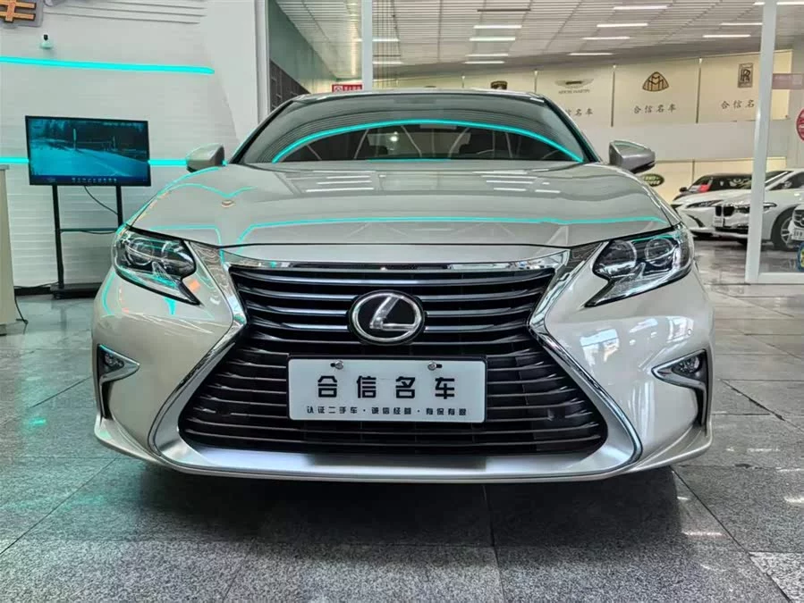 Lexus ES