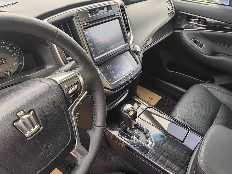 Toyota crown