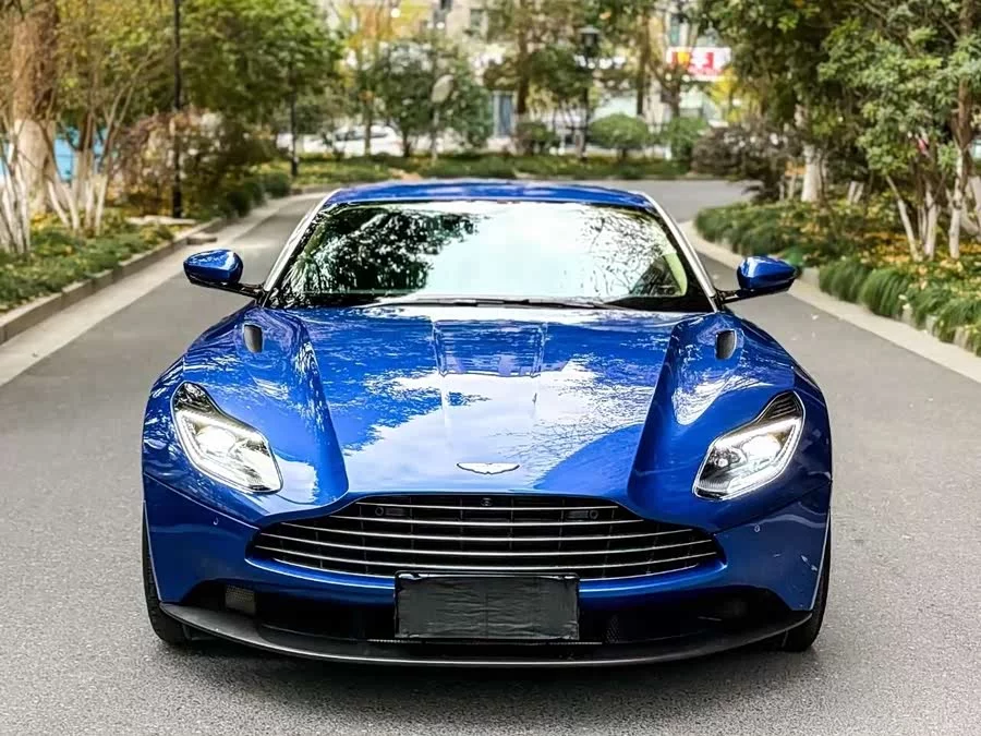 Aston Martin DB11