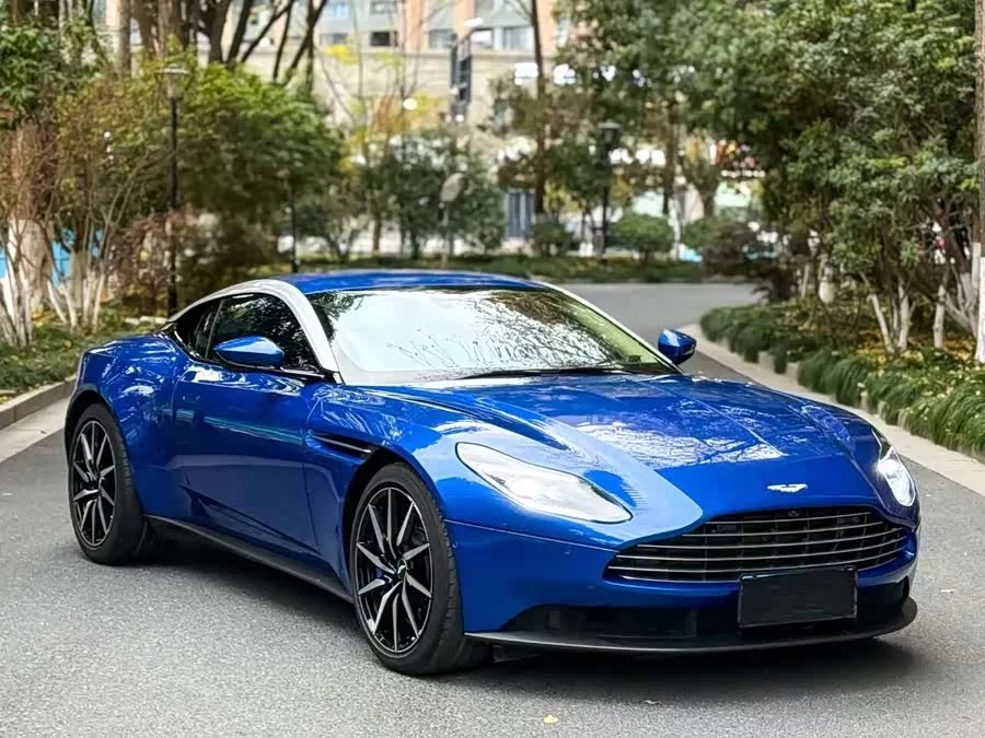 Aston Martin DB11