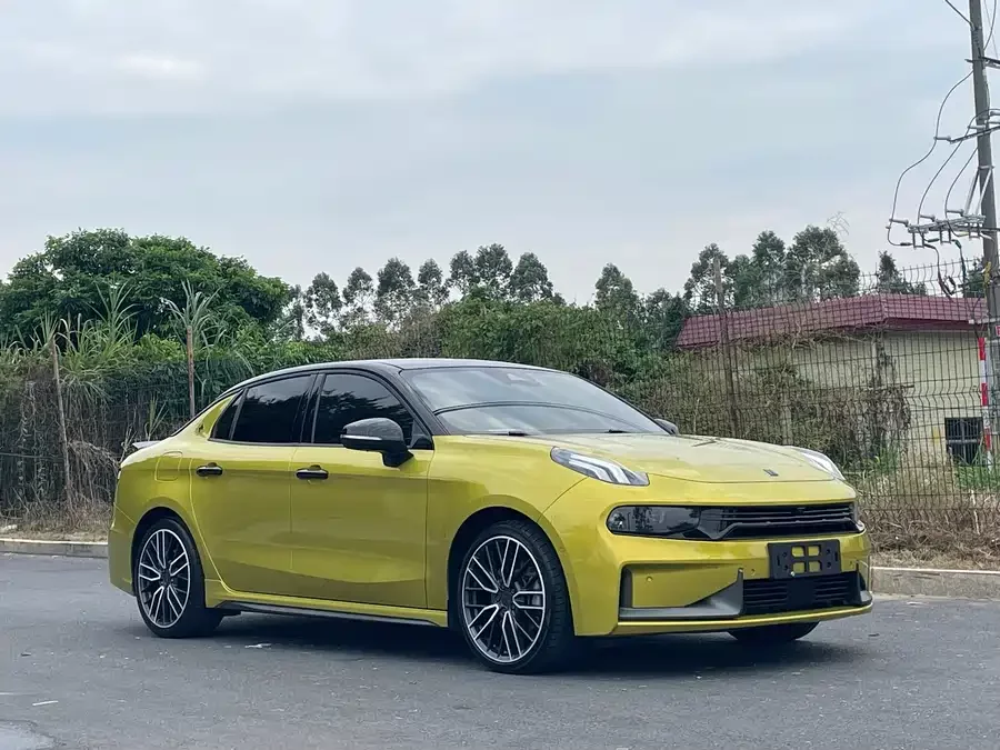 Lynk & Co 03