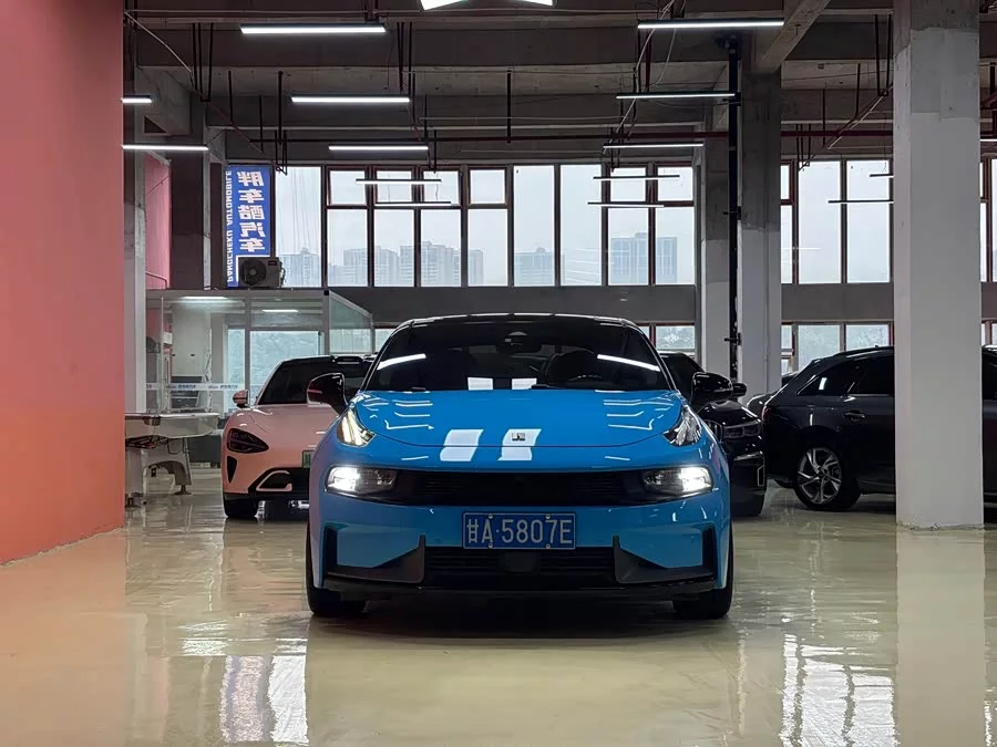 Lynk & Co 03