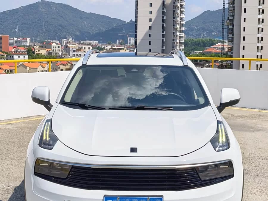 Lynk & Co 01