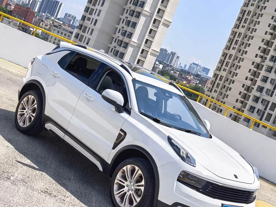 Lynk & Co 01
