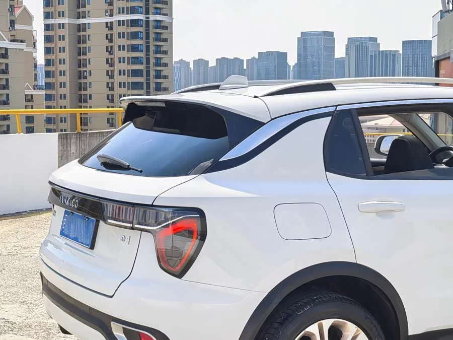 Lynk & Co 01