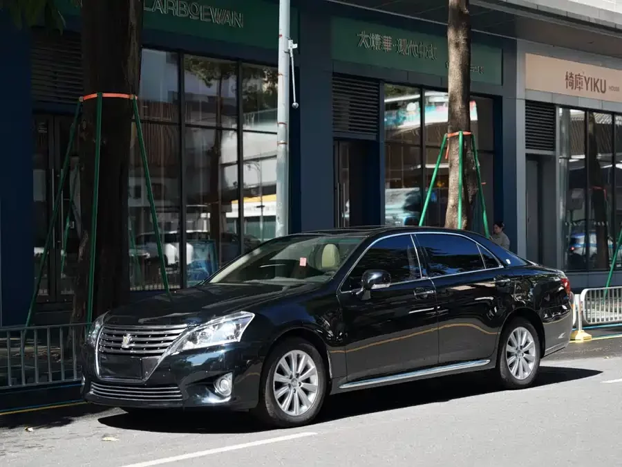 Toyota crown