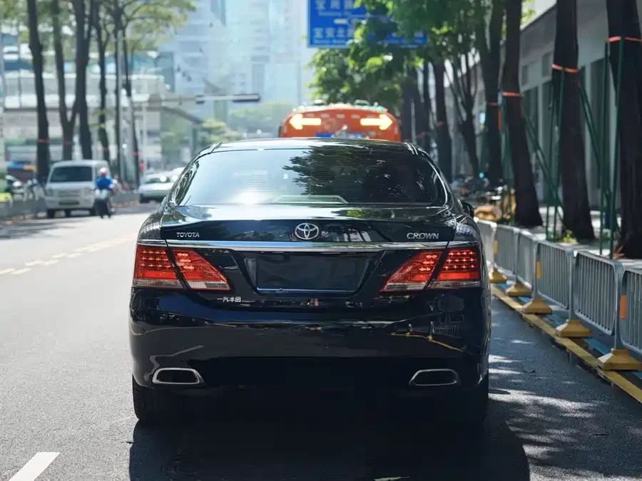 Toyota crown