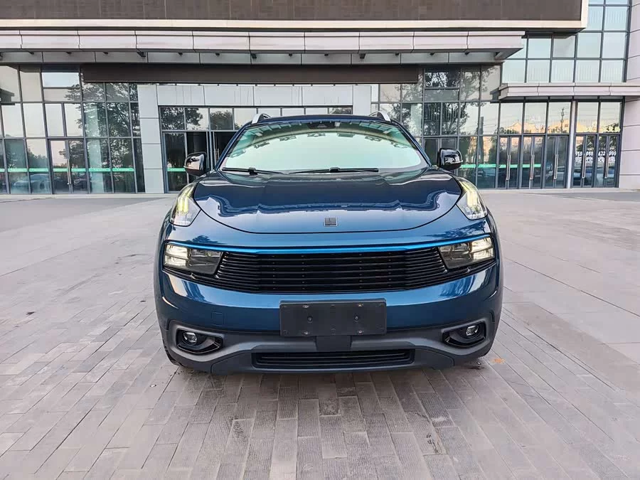 Lynk & Co 01