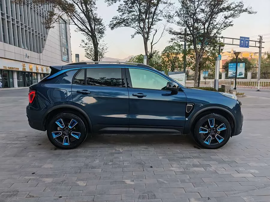 Lynk & Co 01