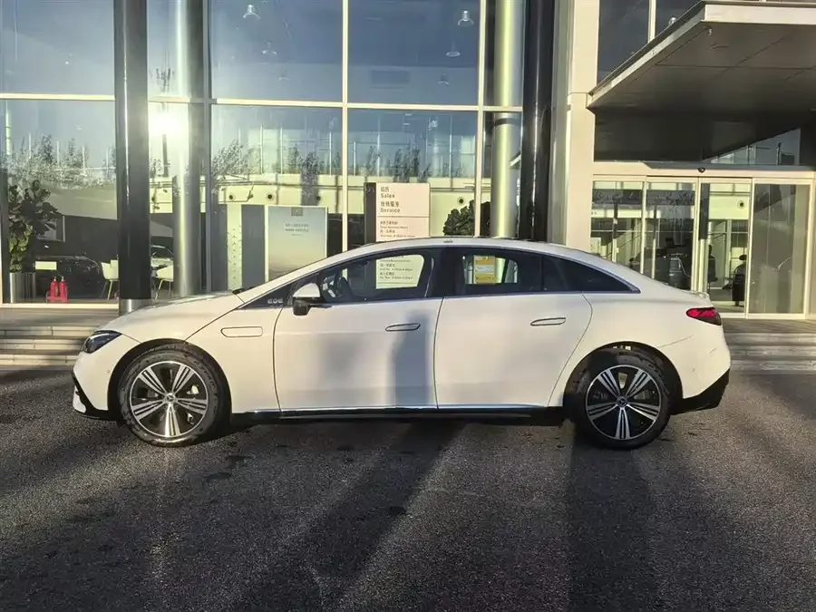 Mercedes Benz EQE