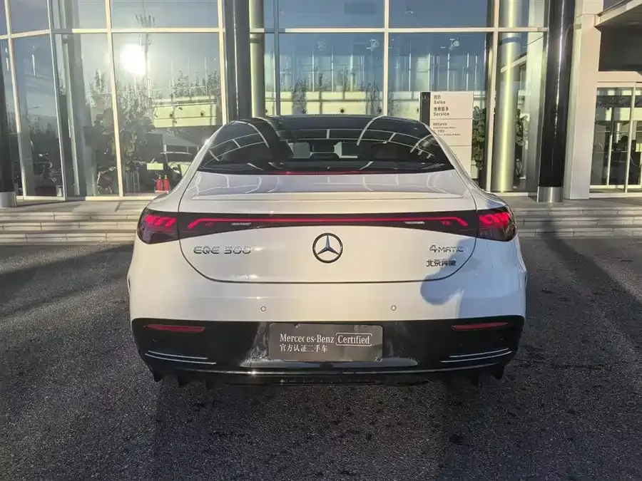 Mercedes Benz EQE