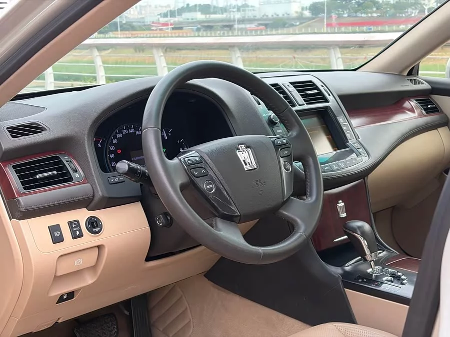 Toyota crown