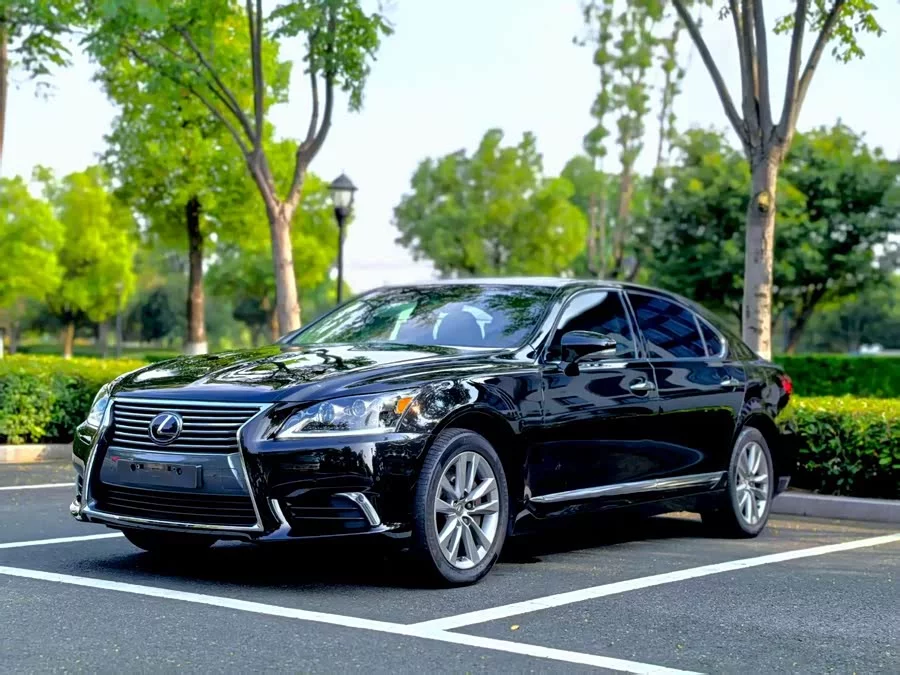 Lexus LS