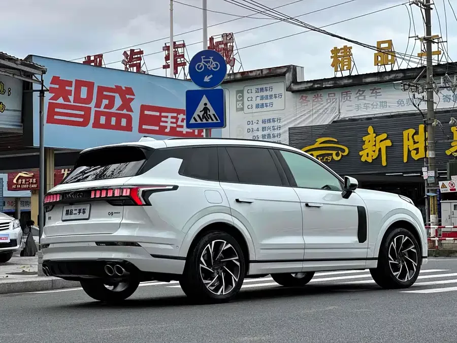 Lynk & Co 09