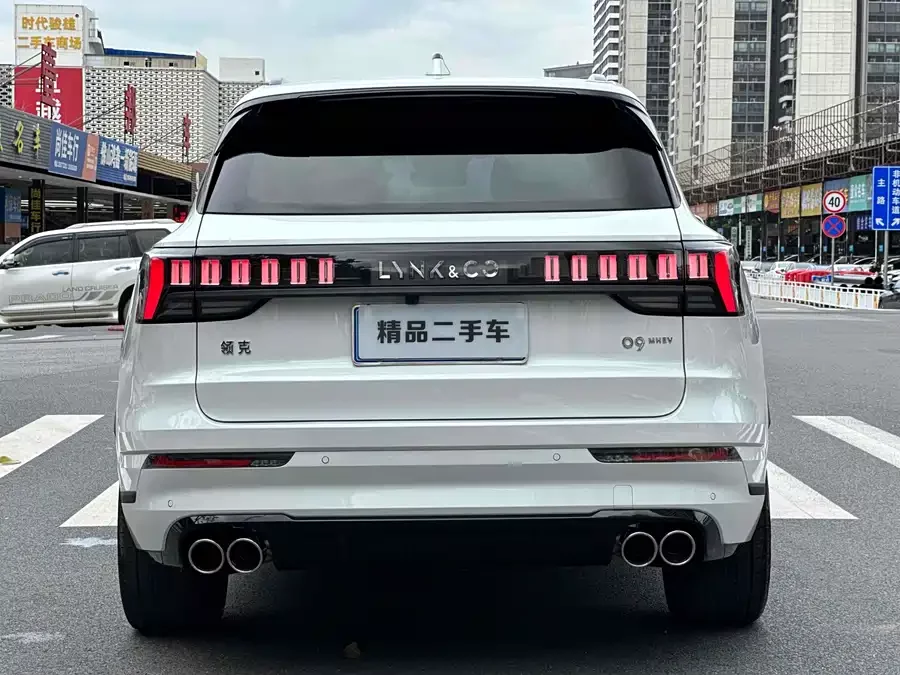 Lynk & Co 09