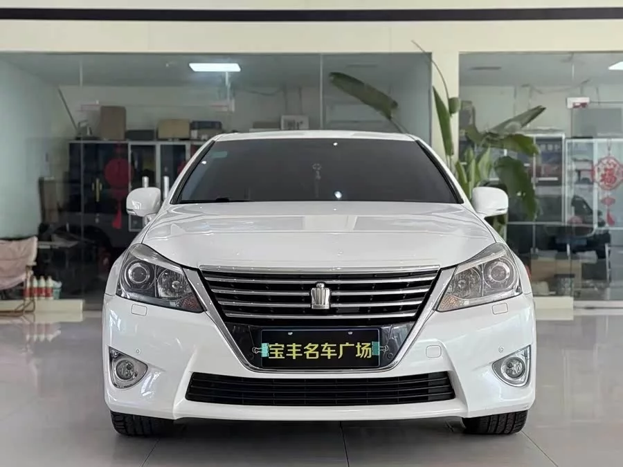 Toyota crown