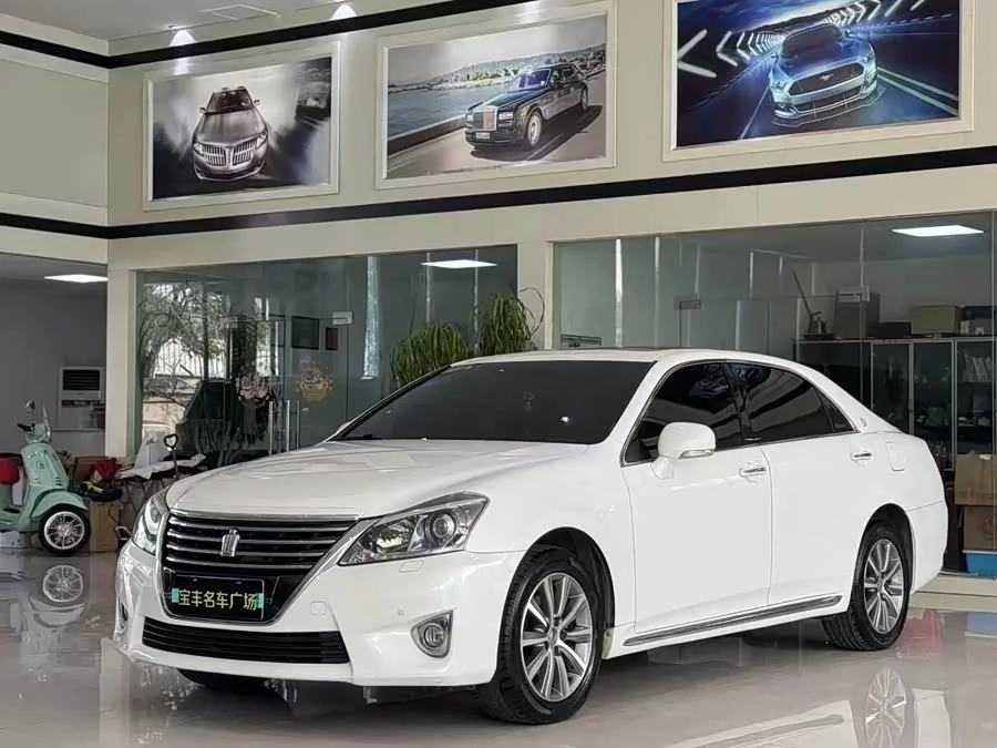 Toyota crown