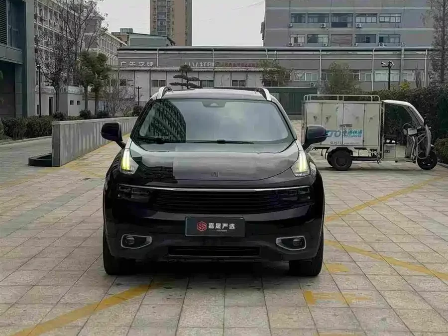 Lynk & Co 01