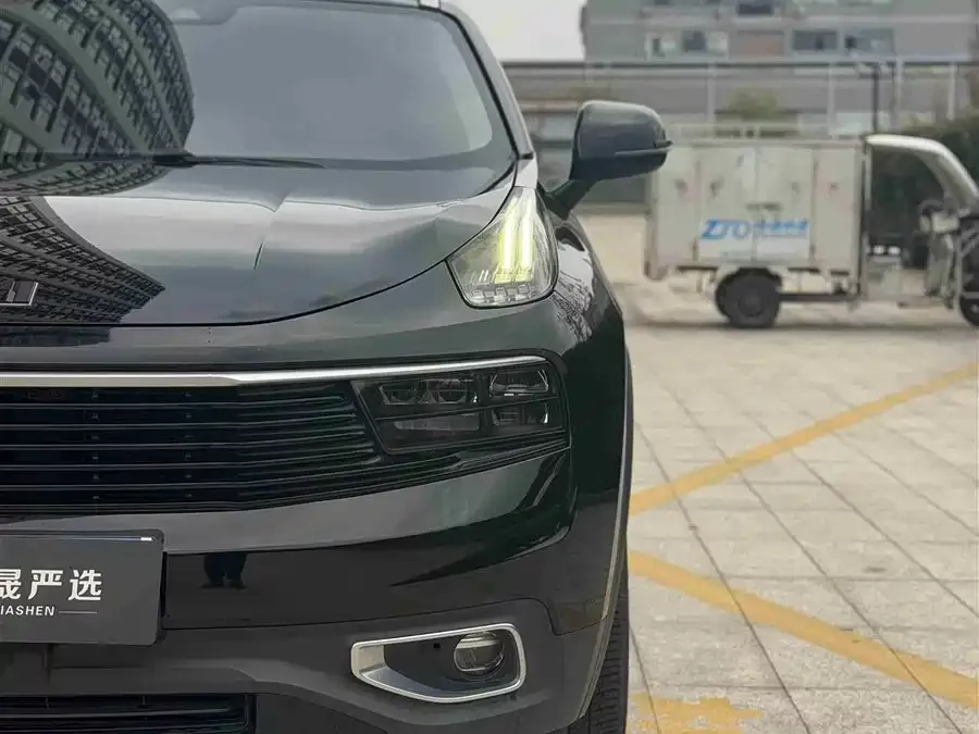 Lynk & Co 01