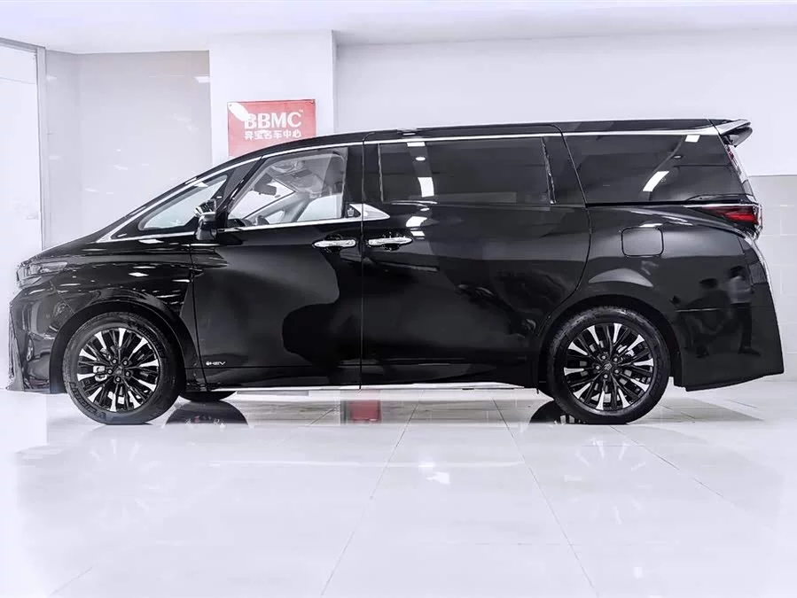 Toyota Crown Vellfire