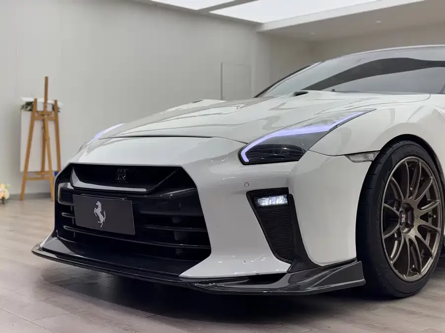 Nissan GT-R