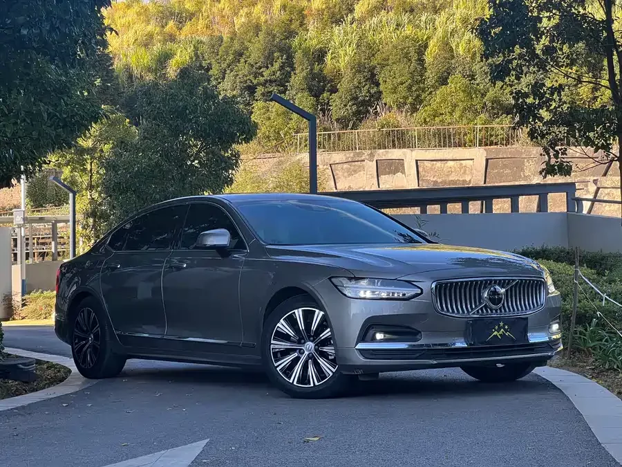 Volvo S90