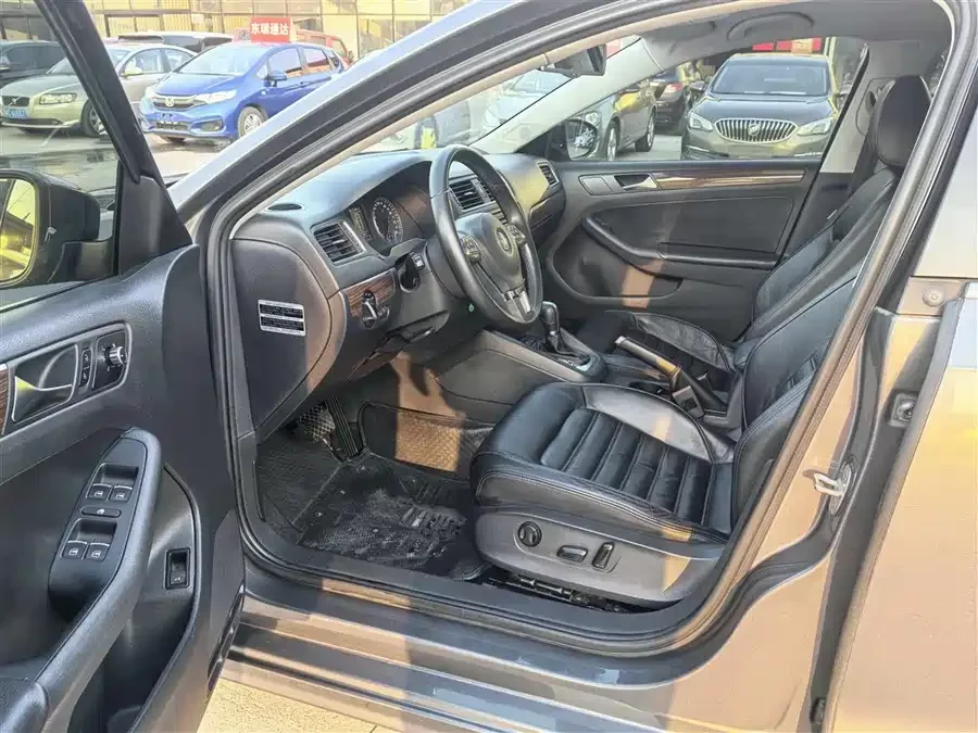 Volkswagen Sagitar