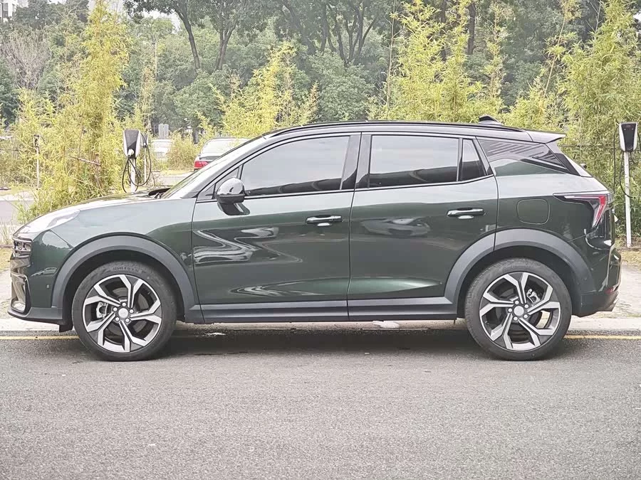 Lynk & Co 06