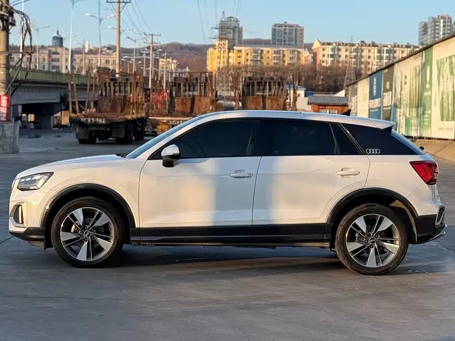 Audi Q2L