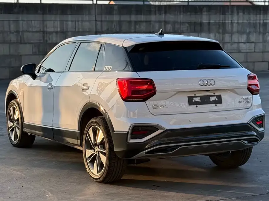 Audi Q2L