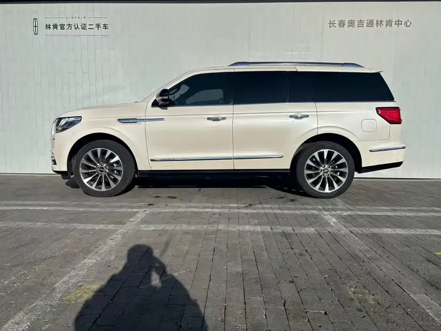 Lincoln Navigator