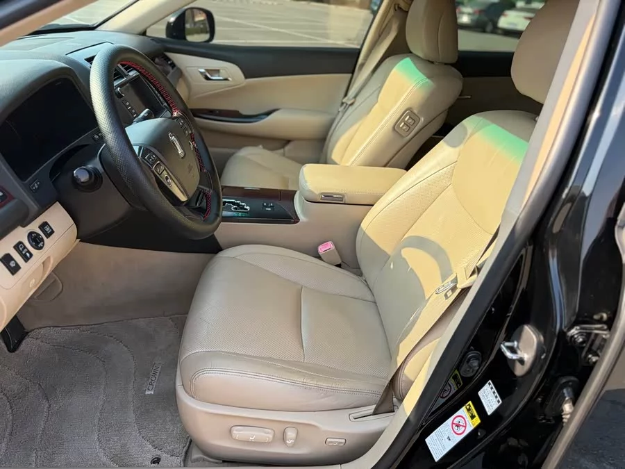 Toyota crown