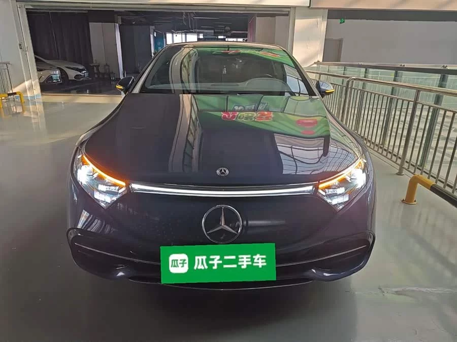 Mercedes Benz EQS