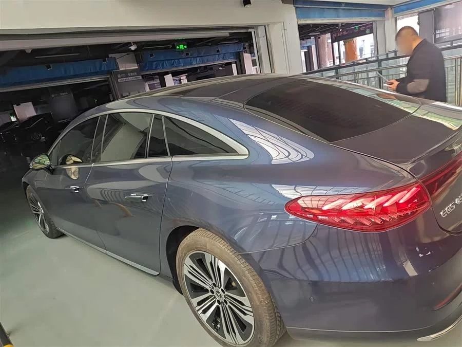 Mercedes Benz EQS