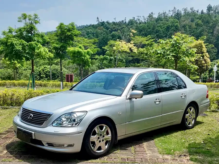 Lexus LS