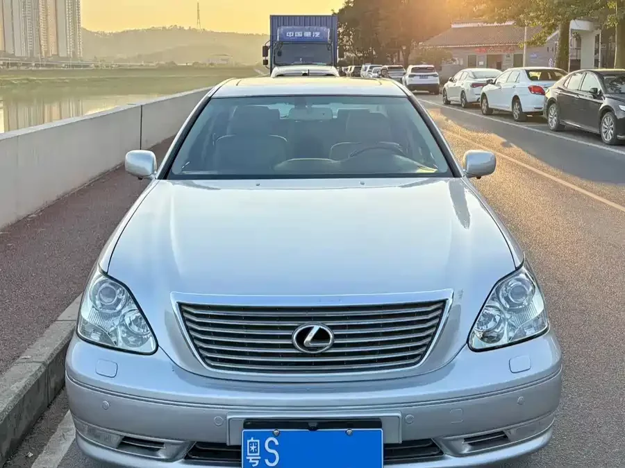 Lexus LS
