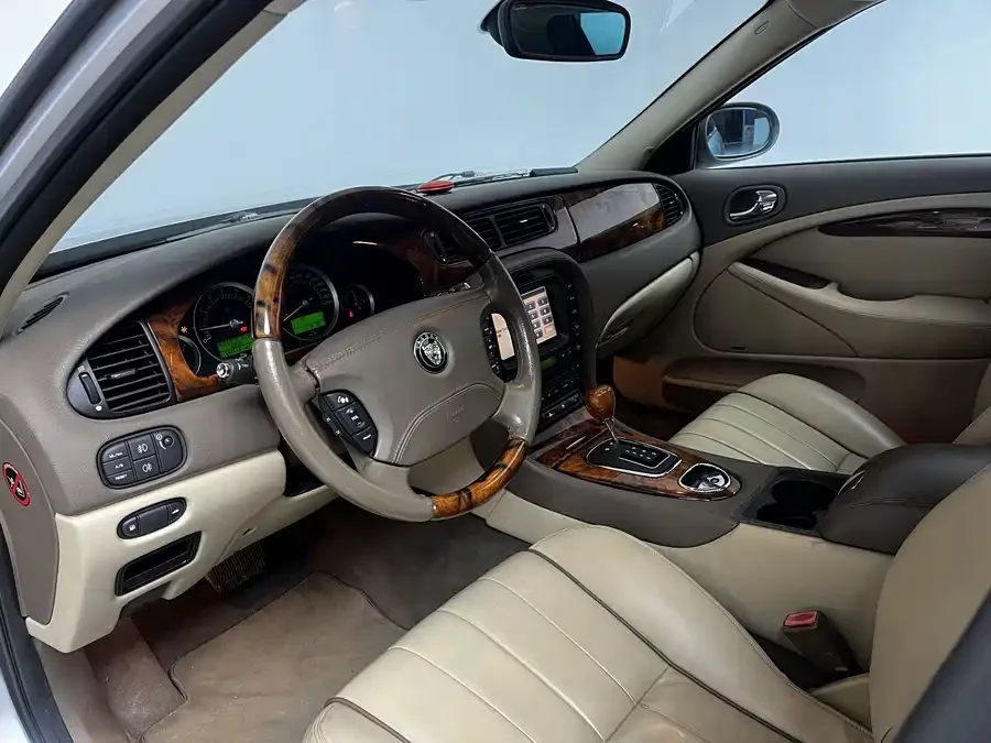 Jaguar S-TYPE