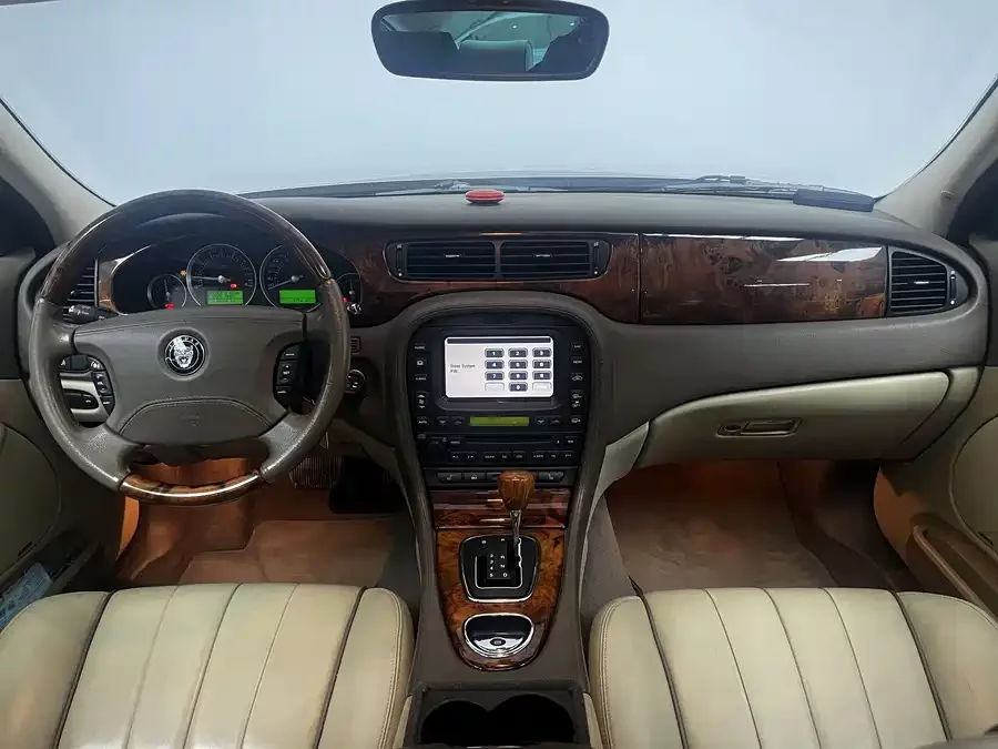 Jaguar S-TYPE