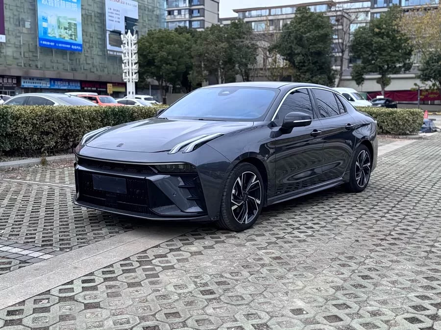 Lynk & Co 03